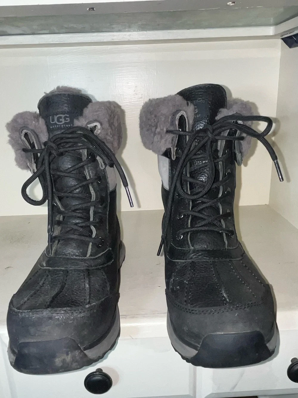 UGG Women’s Adirondack lll Waterproof Leather Winter Boots Size 8.5